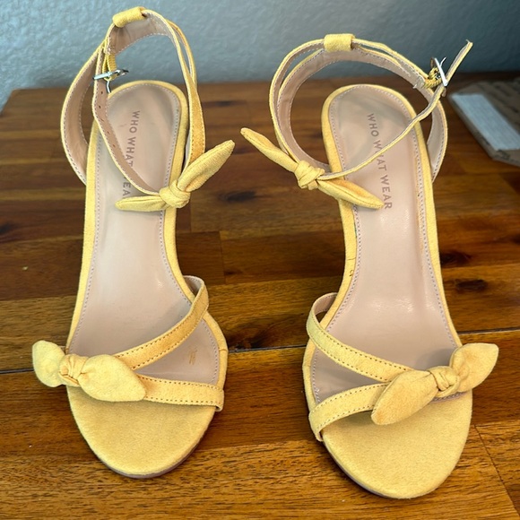 EUC size 7 — yellow faux suede strap heels, bows, - Picture 1 of 5